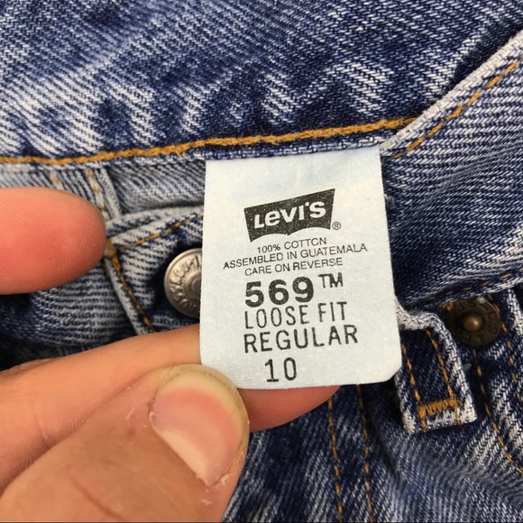 Vintage Levi’s 569 High Waist wedgie Jean Shorts - Picture 6 of 6